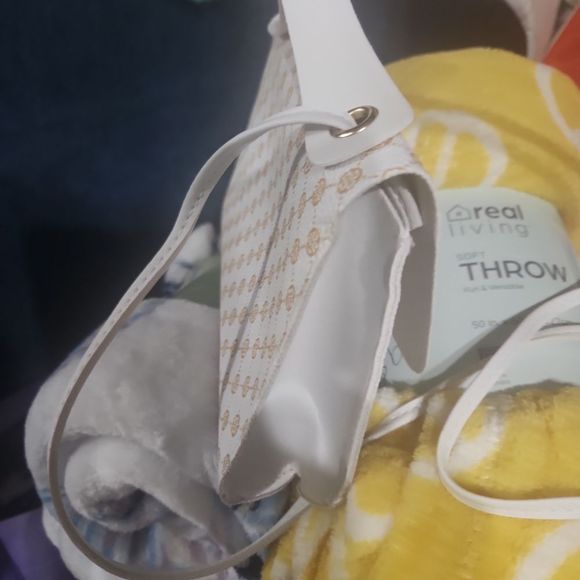 Colorful & Soft Throw Blankets - Picture 5 of 5